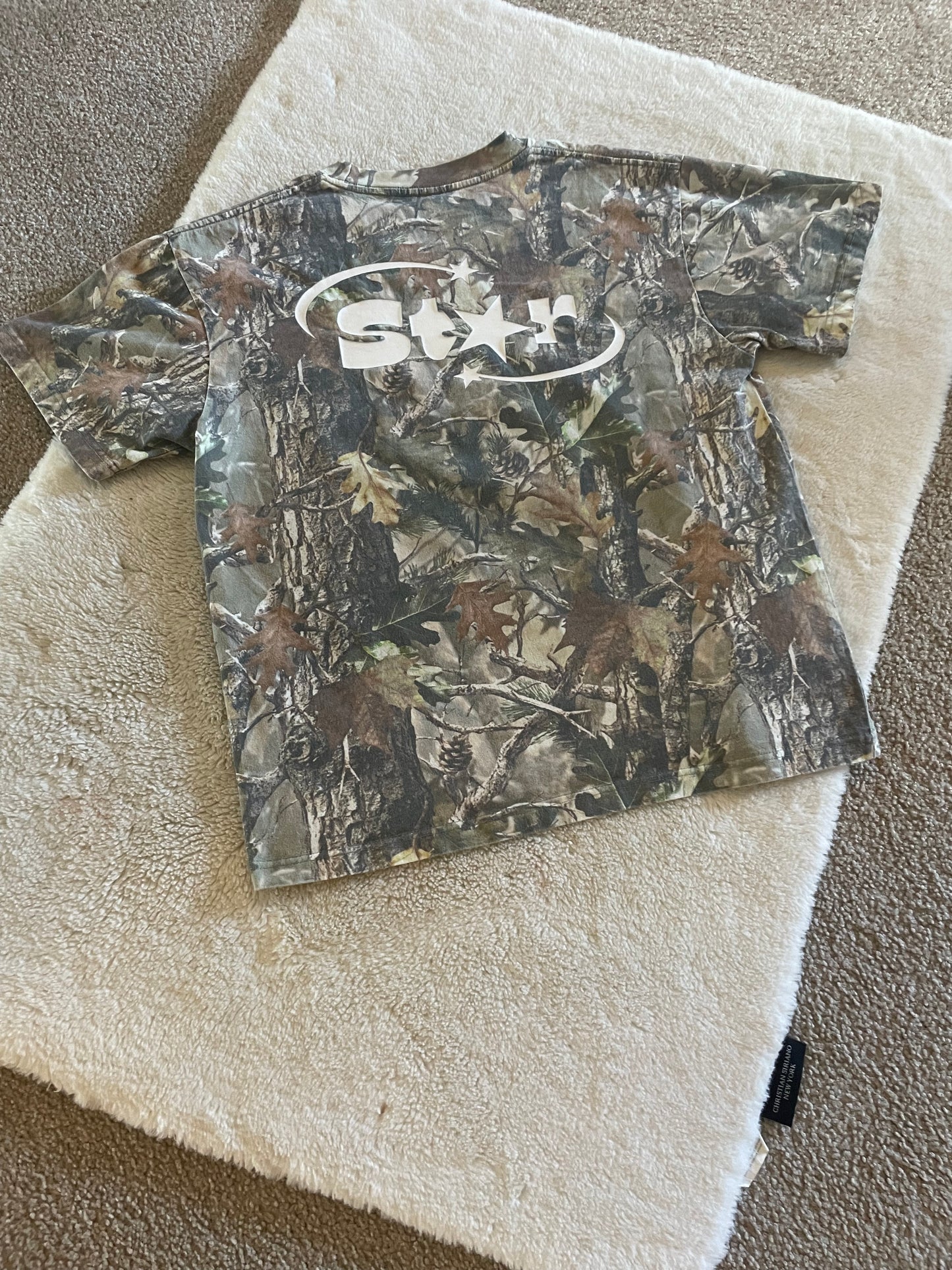 𝗖𝗮𝗺𝗼 𝗧 𝘀𝗵𝗶𝗿𝘁