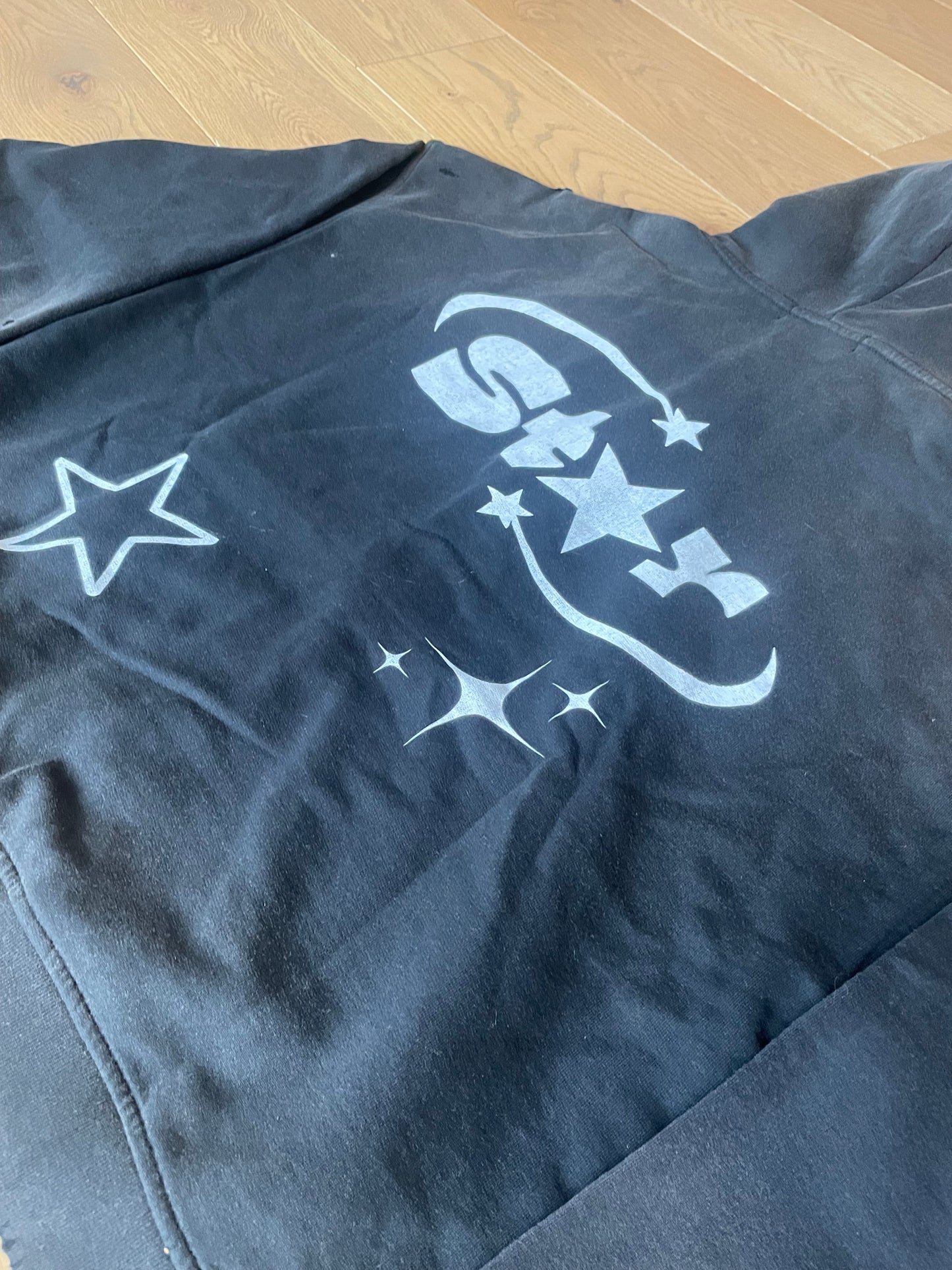 𝗙𝗮𝗱𝗲𝗱 𝗯𝗹𝗮𝗰𝗸 𝘀𝘁𝗮𝗿 𝘇𝗶𝗽 𝘂𝗽